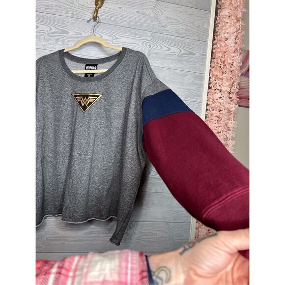 Wonder Woman, WW84 sweatshirt, plus size 2 - Picture 4 of 7